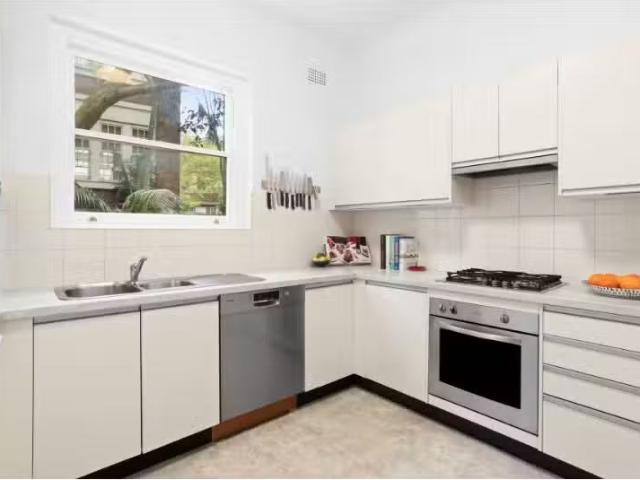 Charming 5/166 New South Head Road, Edgecliff Apartment for re.
