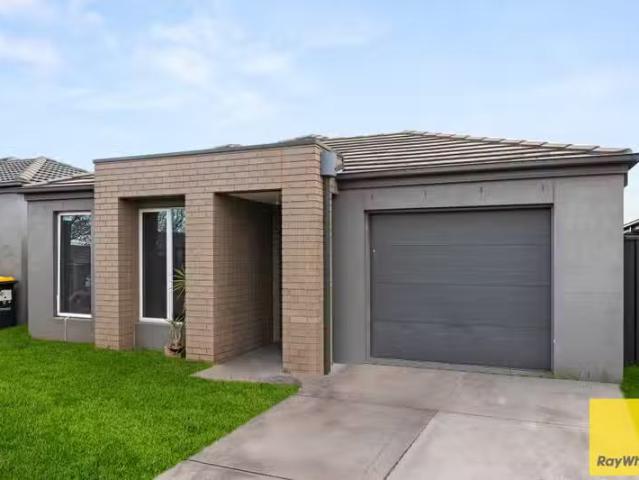 Nice 51 Jonah Parade, Deer Park VIC 3023