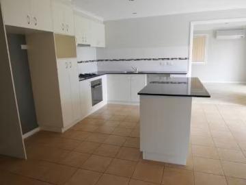 New 5/1B Mc Keahnie Street, Queanbeyan Townhouse for rent Lis.