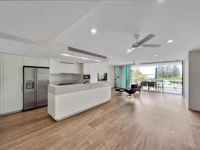 Charming 5202/323 Bayview Street, Hollywell, QLD 4216