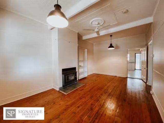 Unique 52 Lewis Street, Mudgee House for rent Listed by Edwin.