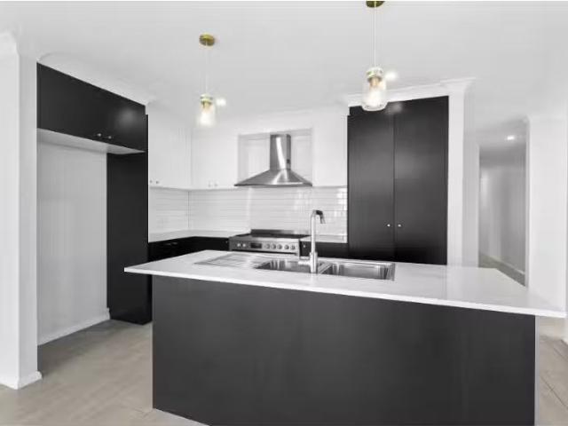 Cheap 52 Lockheed Hudson Drive, Horsley House for rent Listed.