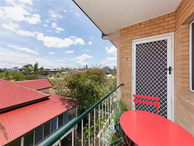Rental! 5/35 Qualtrough Street, WOOLLOONGABBA Apartment for re.