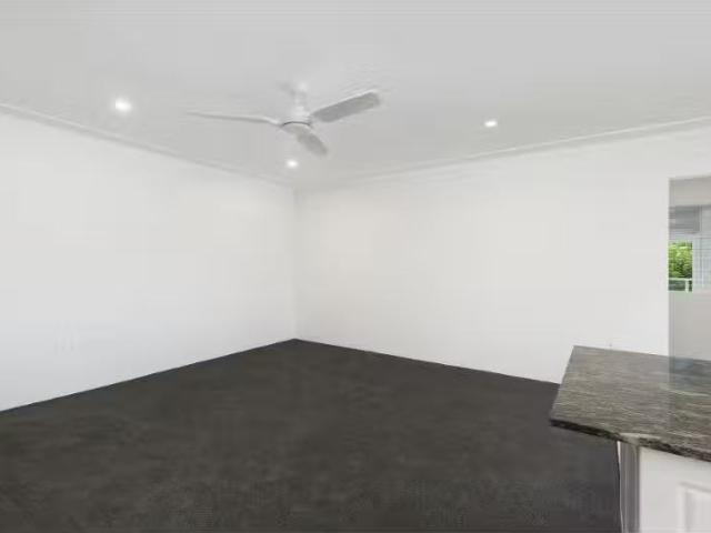 Cheap 5/45 Lagoon Street, North Narrabeen Apartment for rent.