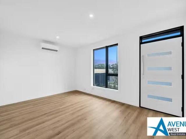 Rental! 55 Ribbonwood Crescent, Sunshine North VIC 3020