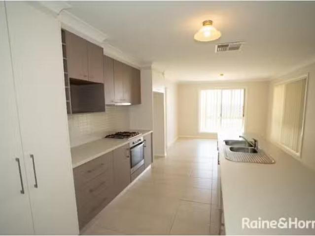 Just in! 56 Yarrawah Crescent, BOURKELANDS House for rent Lis.