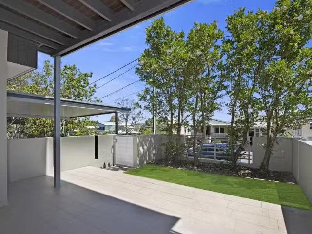 Just in! 56A Tennyson Street, Norman Park Townhouse for rent.