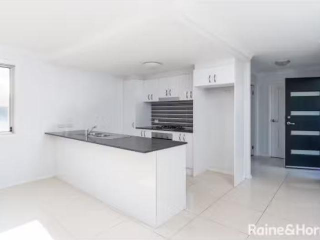 Deal! 5/88 Kings Road, NEW LAMBTON Townhouse for rent Listed.