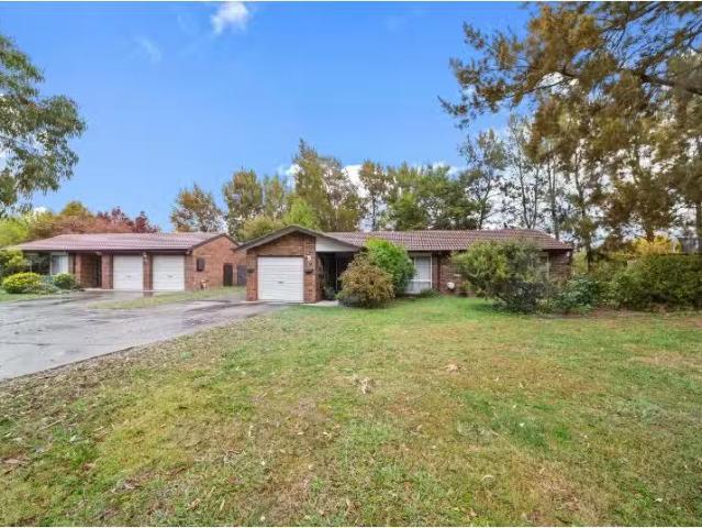 Deal! 5/8 Checchi Place, MONASH Townhouse for rent Listed by.