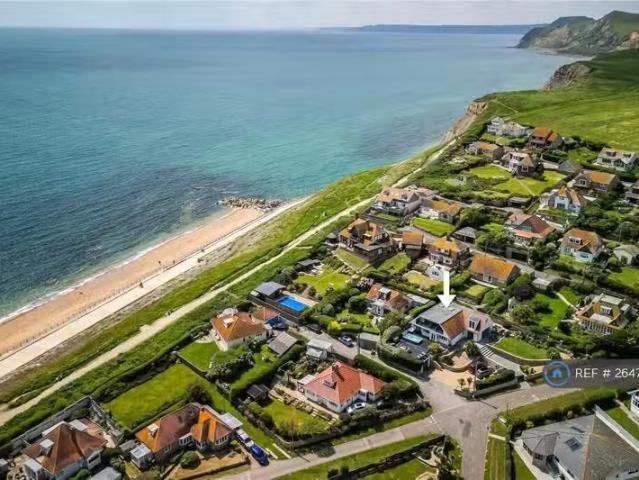 Charming 5 BA 4 bedroom detached house for rent in First Cliff.
