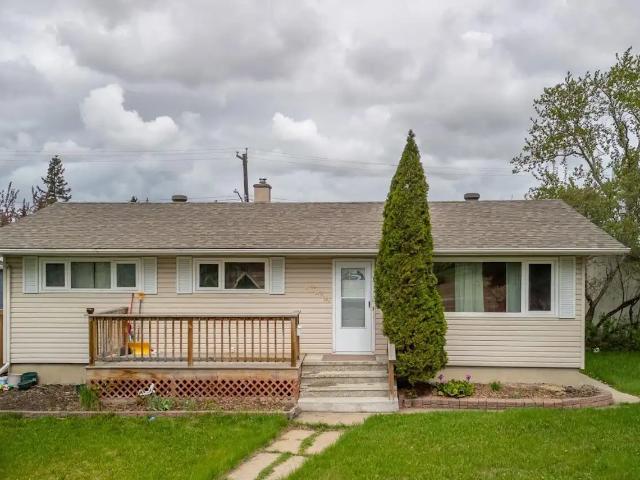 Charming 5 Bedroom Bungalow in Serene Meadowlark Neighborhood