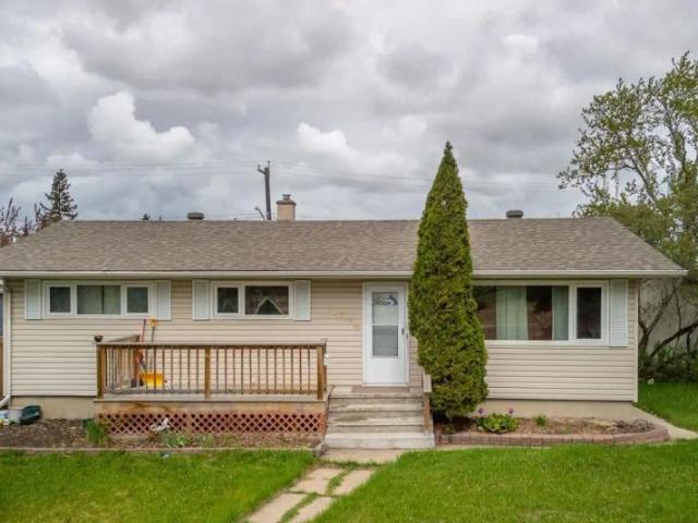 Charming 5 Bedroom Bungalow in Serene Meadowlark Neighborhood — 6 Bedrooms House