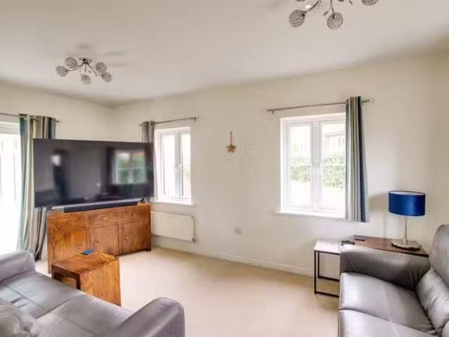 Charming 5 bedroom detached house for rent in Pipistrelle Cres.