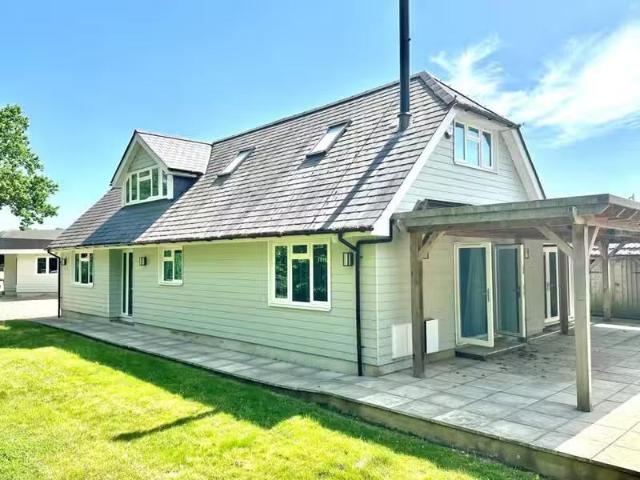 Unique 5 bedroom house for rent in Ivy Lane, Blashford, Ringwo.