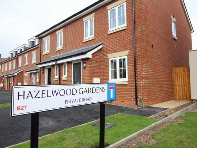 Cheap 5 bedroom semi detached house for rent in Hazelwood Gard.