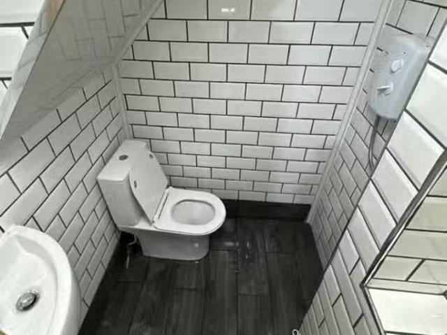Rental! 5 bedroom terraced house for rent in Leslie Road, Edgb.