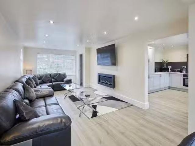 Deal! 5 BR Muncaster Way