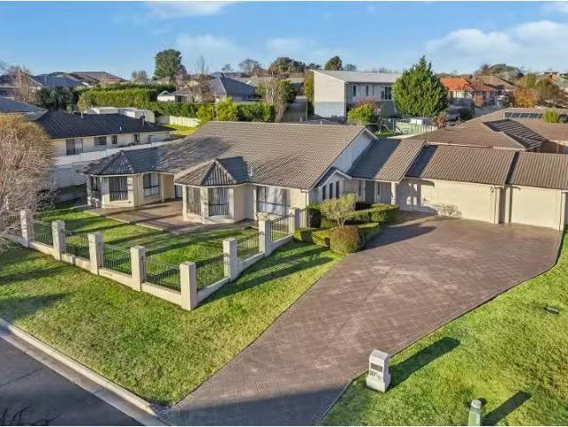 Cozy 5 BR 16 Greerlyn Way, Orange House for rent Listed by De.