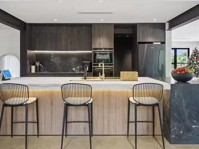 Charming 5 BR 197 Simpsons Road, Elanora, QLD 4221