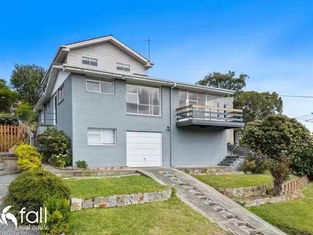 For Rent! 5 BR 19 Manly Avenue, Lindisfarne, TAS 7015