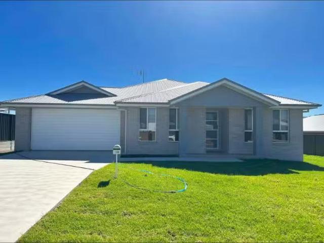 Nice 5 BR 10 Crested Avenue, TAMWORTH House for rent Listed b.