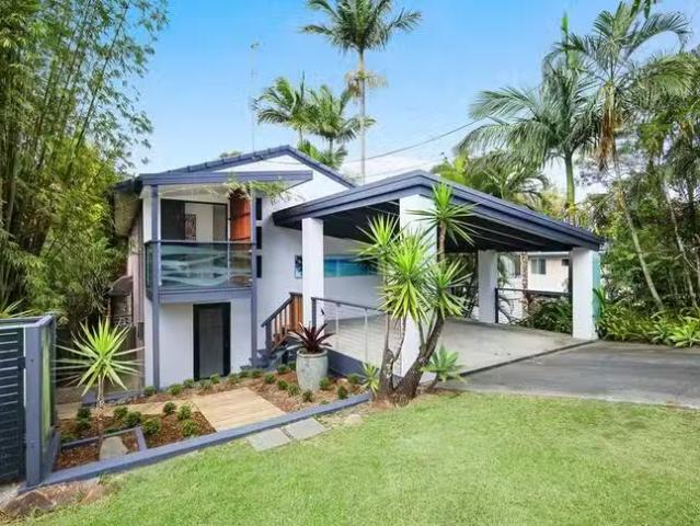 Cozy 5 BR 12 Robyn Street, Southport, QLD 4215