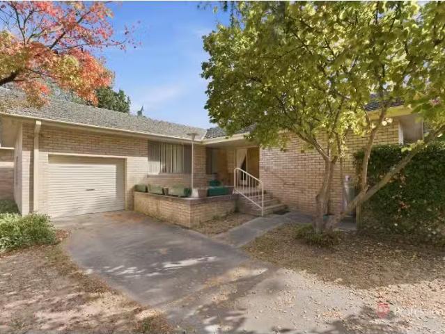 Unique 5 BR 28 White Avenue, Armidale House for rent Listed b.