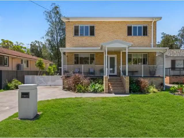 Cheap 5 BR 229 Geoffrey Road, CHITTAWAY POINT House for rent.