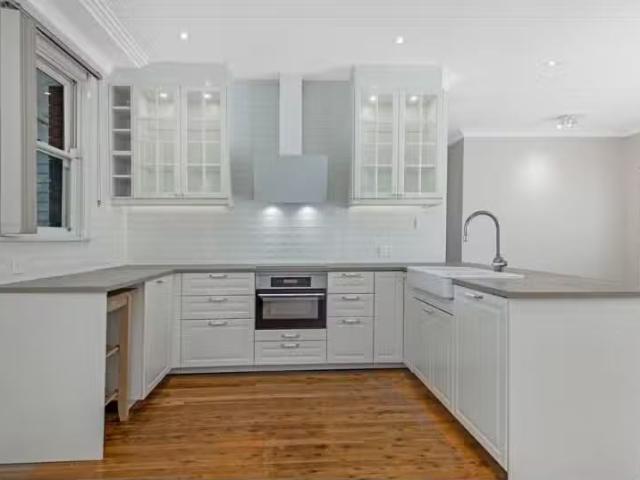 Deal! 5 BR 2 Maher Close, Beecroft House for rent Listed by K.