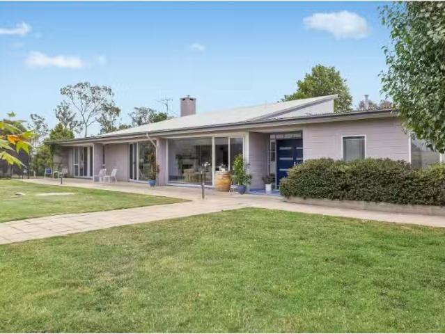 Charming 5 BR 392 Murrumbateman Road, Murrumbateman House for.