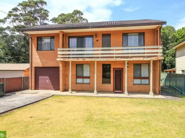 Charming 5 BR 33 O'Donnell Drive, Figtree, NSW 2525 House fo.