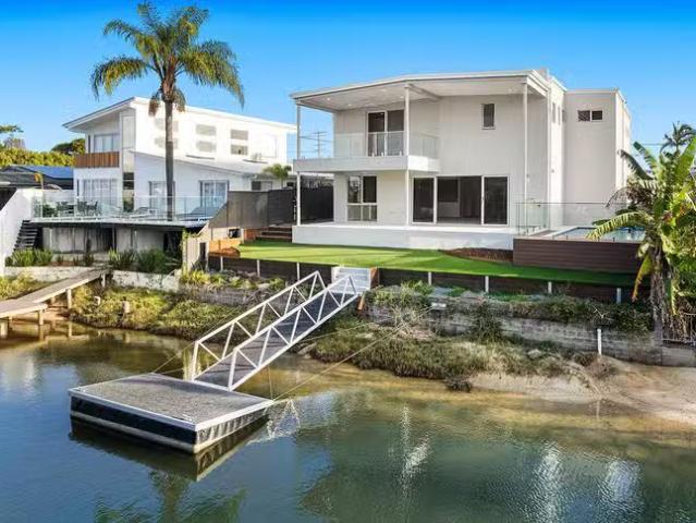 Charming 5 BR 3 Carmel Court, Broadbeach Waters, QLD 4218