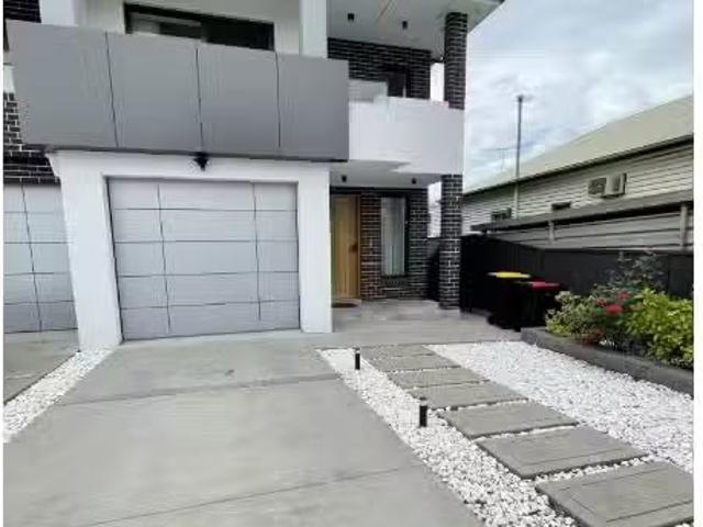 Cheap 5 BR 3 Waterloo road, Greenacre House for rent Listed b.