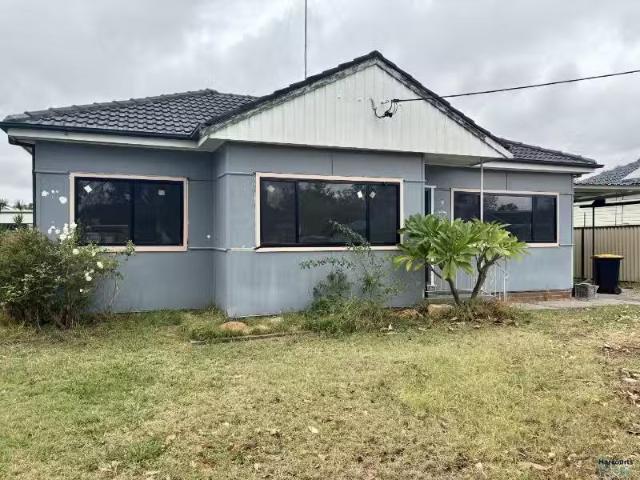 Just in! 5 BR 4 Dalton Street, COLYTON House for rent Listed.