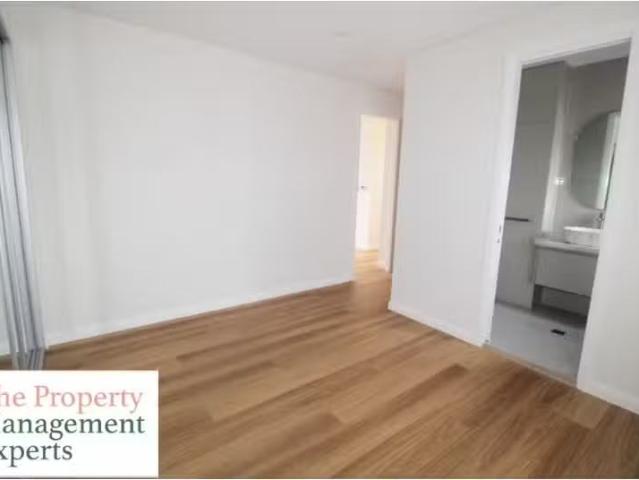 Just in! 5 BR 4 Sparkes Crescent, Austral House for rent List.