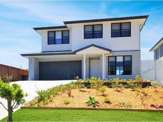 Charming 5 BR 5 Marine Parade, LAKE CATHIE House for rent Lis.