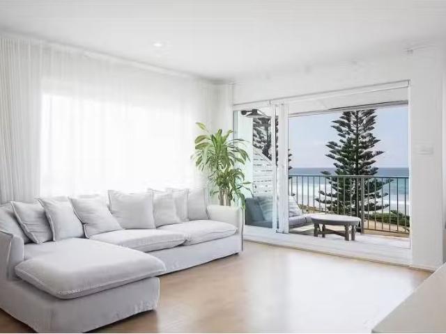 Unique 5 BR 69 Carrington Parade, Curl Curl House for rent Li.
