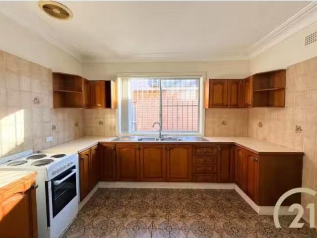 Cheap 5 BR 75 Earl Street, Canley Heights House for rent List.