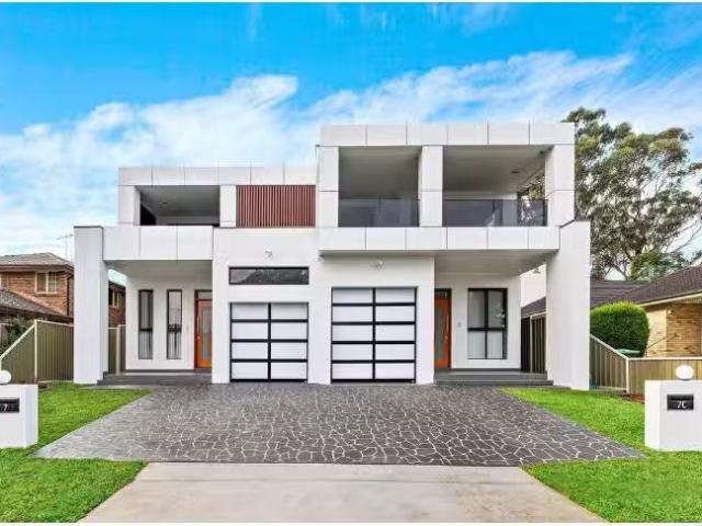 Nice 5 BR 7C Wilberforce Road, Revesby Townhouse for rent Lis.