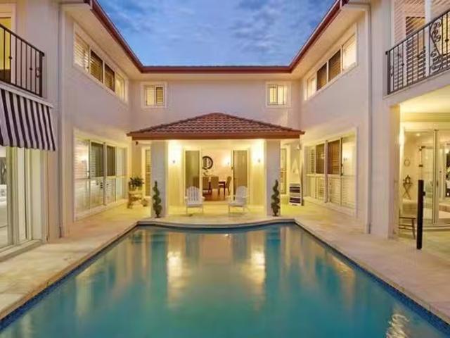 For Rent! 5 BR 87 Bollard Circuit, Clear Island Waters, QLD 4226