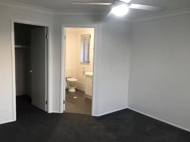 For Rent! 5 BR 8 Claret Ash Close, Aberglasslyn House for rent.