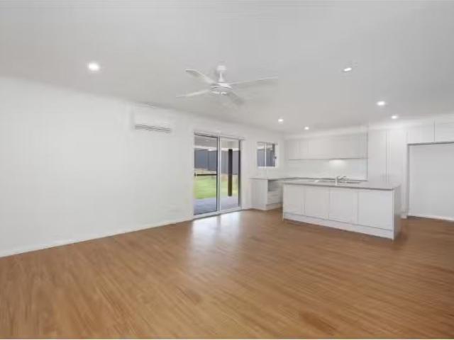 Nice 5 Chicory Close, Yippin Creek House for rent Listed by R.