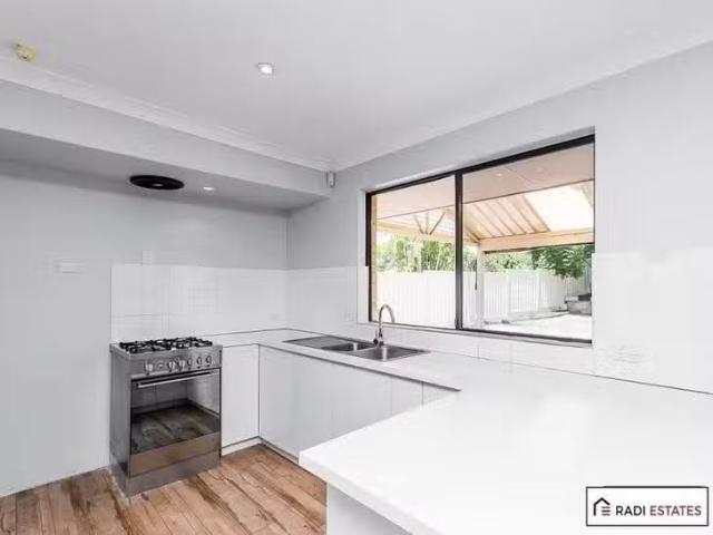 Just in! 5 Dillon Glade, Joondalup, WA 6027
