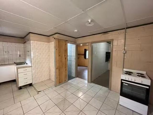 Cozy 5 Dobbs Street, Mount Morgan, QLD 4714