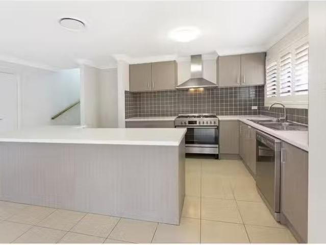 Rental! 5 Langshan Street, Spring Farm, NSW 2570