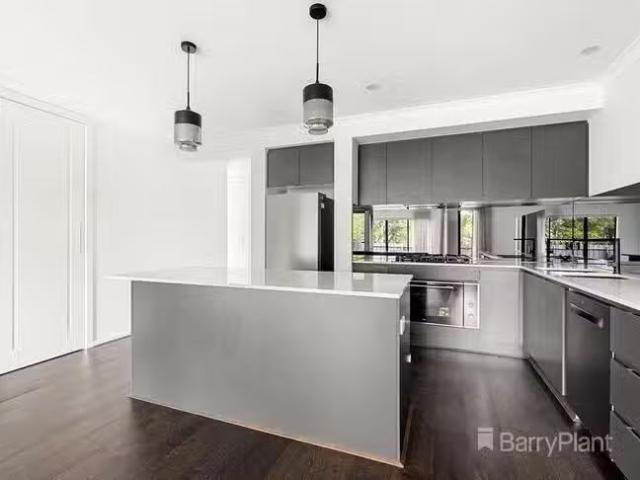 Nice 5 Lisbon Court, Doncaster East, VIC 3109