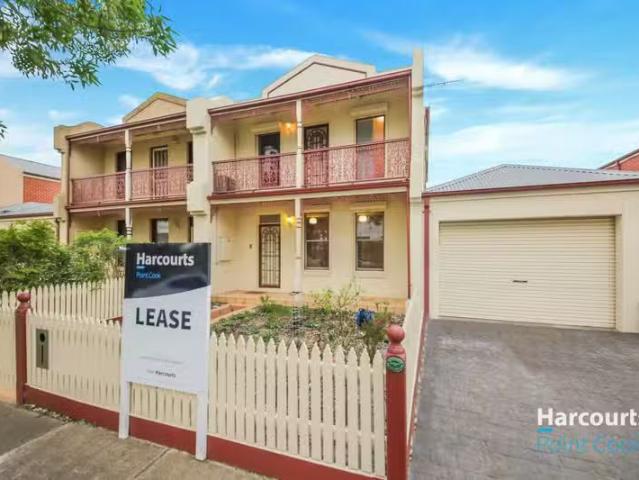 Nice 5 Patton Lane, HOPPERS CROSSING, VIC 3029 Townhouse for.