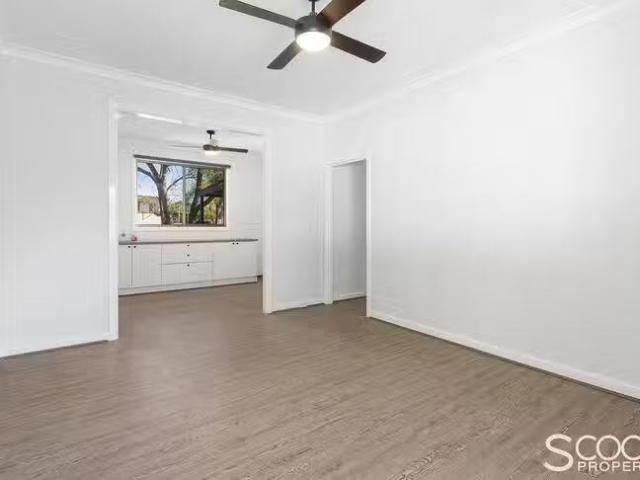 Unique 5 Paulina Way, Coolbellup, WA 6163