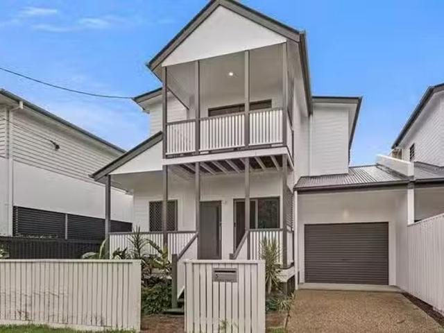 Cozy 5 Redcar Street, Bulimba, QLD 4171