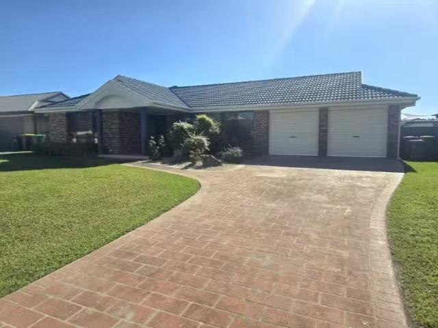 For Rent! 5 Rosier Place, OLD BAR House for rent Listed by He.